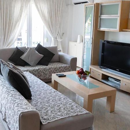 2 Bedroom Holiday Flat, Renovated, In The Centre Asproválta Eksteriør billede