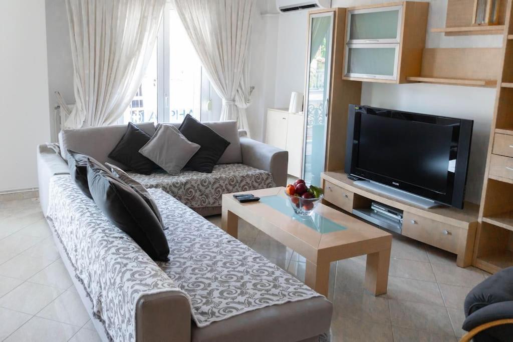2 Bedroom Holiday Flat, Renovated, In The Centre Asproválta Eksteriør billede